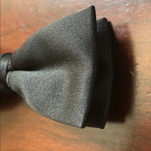 NWOT Boys boutique black satin double bow-tie - Picture 4 of 5